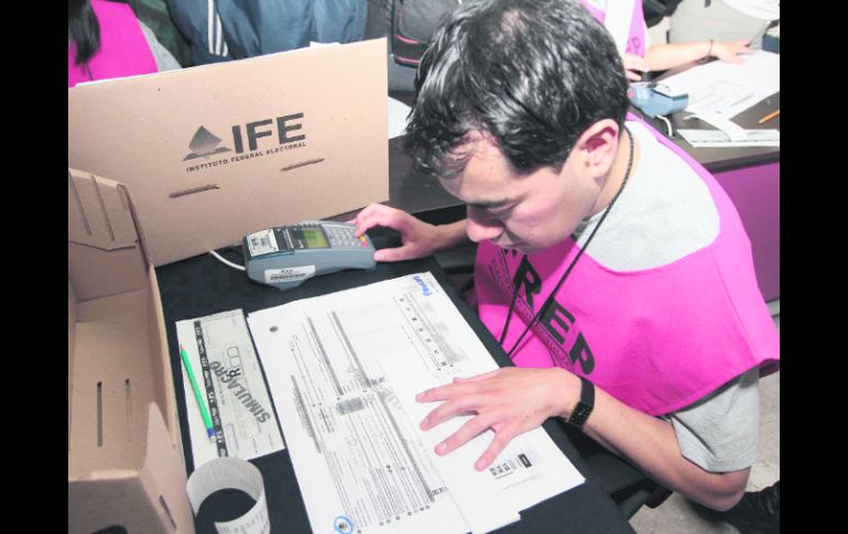 El IFE realizó pruebas del Programa de Resultados Electorales Preliminares (PREP), los resultados se informarán por la tarde. NTX  /