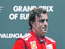 EMOTIVO. Fernando Alonso no pudo ocultar sus emociones, cuando subió al podio en Valencia. AP  /