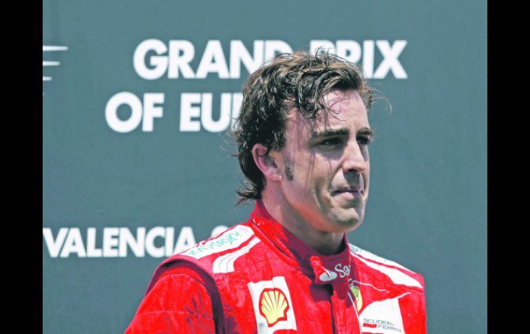 EMOTIVO. Fernando Alonso no pudo ocultar sus emociones, cuando subió al podio en Valencia. AP  /