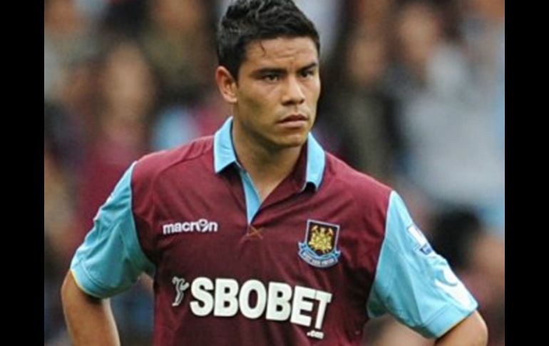 El mediocampista mexicano tuvo escasa participación con el club inglés West Ham United. ESPECIAL  /