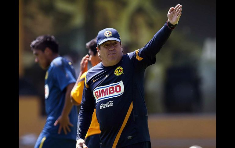 Herrera afirmó que no le espantan las contrataciones de ningún equipo, pues América jugará de 'tú a tú' con cualquier rival. ARCHIVO  /