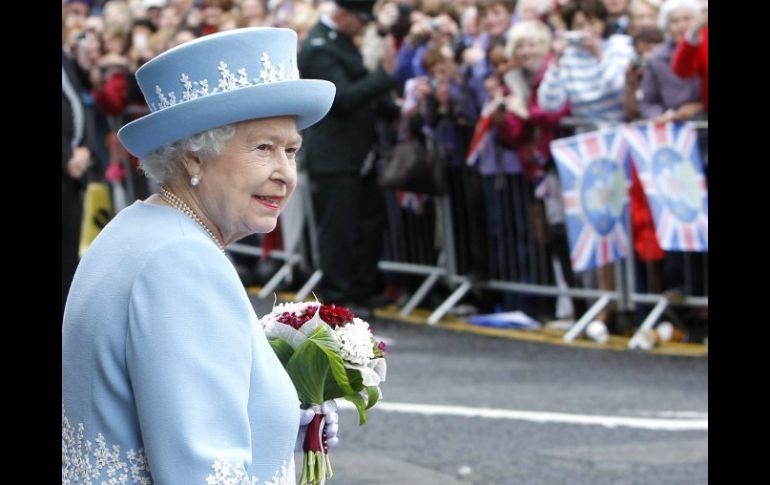 La reina Isabel II de Inglaterra en Enniskillen, en el condado de Fermanagh, Irlanda del Norte. EFE  /