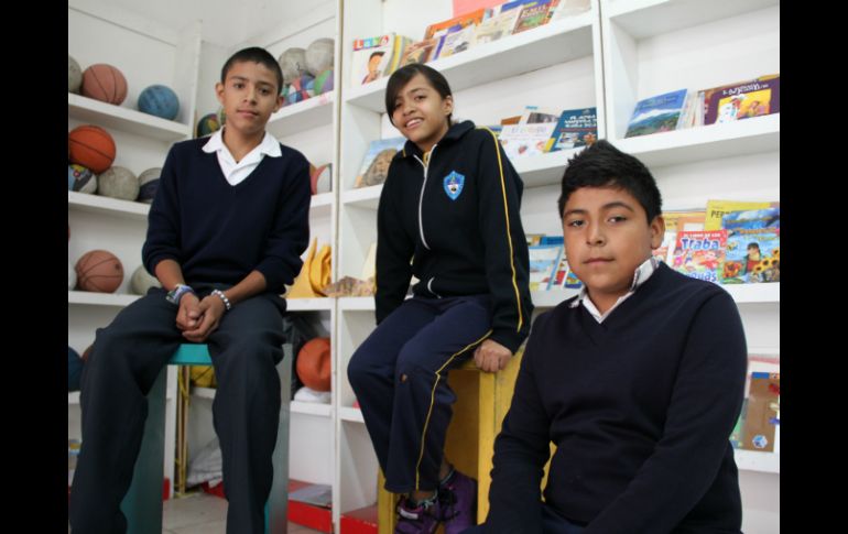 Jesús García, Jazmín Sánchez y Alexis Fernández alumnos de la escuela urbana 334  'Benito Juárez'.  /