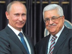 El presidente ruso, Vladimir Putin (i), con su homólogo palestino, Mahmoud Abbas (d). AP  /