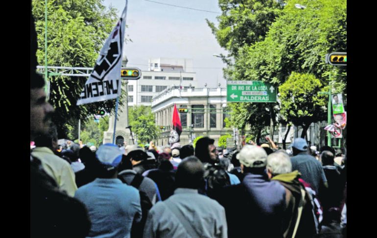 Los manifestantes también pidieron la liberación de 12 activistas del Sindicato Mexicano de Electricistas (SME). EL UNIVERSAL  /