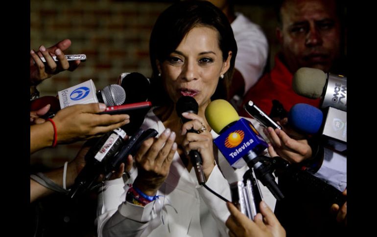 Josefina Vázquez Mota durante conferencia de prensa en el Aeropuerto Internacional de Guadalajara. EL UNIVERSAL  /