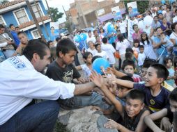 Sergio Silva durante el mitin en Lomas del Cuatro. ESPECIAL  /