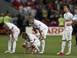 Joao Pereira, Fabio Coentrao, Pepe y Cristiano Ronaldo lamentan la derrota ante España. EFE  /