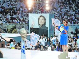 Josefina Vázquez Mota concluyó su campaña presidencial en un atiborrado Estadio Omnilife.  /