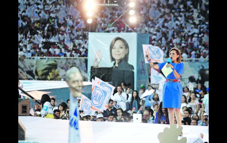 Josefina Vázquez Mota concluyó su campaña presidencial en un atiborrado Estadio Omnilife.  /