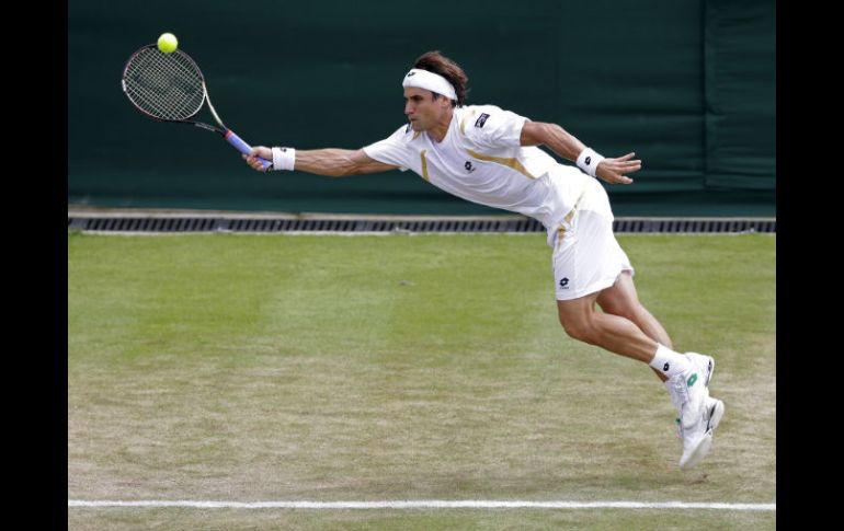 David Ferrer se clasificó para la tercera ronda del torneo de Wimbledon al derrotar al francés Kenny De Schepper. AP  /