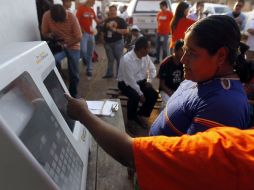 Durante un simulacro con urna electrónica en Mezquitic, Jalisco. ARCHIVO  /