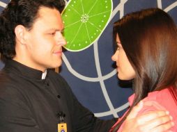 Pedro Fernández y Maite Perroni, darán un giro a la telenovela ''Cachito de cielo'', con un impactante capítulo este viernes. ARCHIVO  /