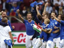 Los jugadores de Italia celebran el pase a la final ante España. EFE  /