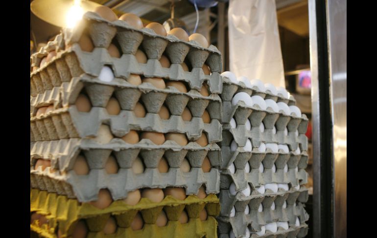 Otros factor que incide es el aumento en el costo de alimentos para aves: granos y pasta de soya. ARCHIVO  /