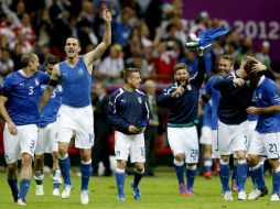 Jugadores italianos celebran el triunfo ante Alemania, juego disputado en Varsovia. EFE  /