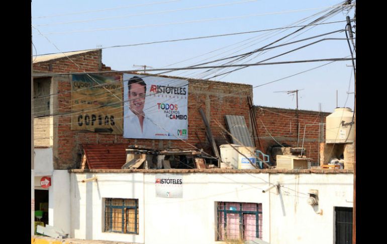 En estas elecciones la ciudad lució tapizada de propaganda electoral. ARCHIVO  /