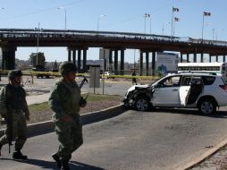 Una empleada del consulado y su esposo fueron asesinados dentro de su automóvil en Ciudad Juárez en marzo de 2010. ARCHIVO  /