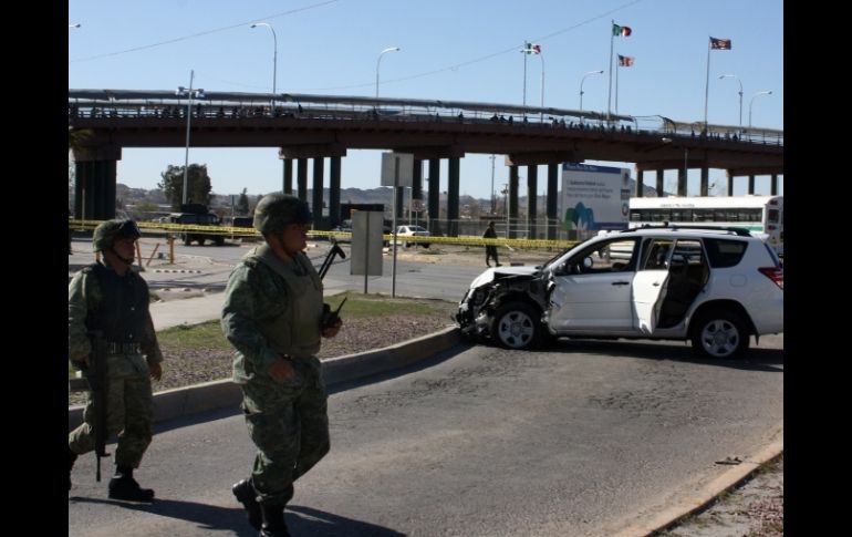 Una empleada del consulado y su esposo fueron asesinados dentro de su automóvil en Ciudad Juárez en marzo de 2010. ARCHIVO  /