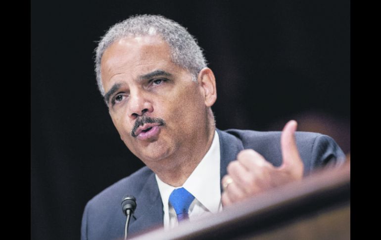 El procurador de Justicia, Eric Holder, escapa a un proceso avalado por la Cámara de Representantes.  /