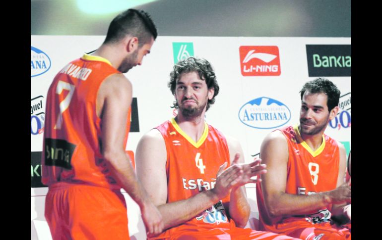 Las estrellas de la Selección ibérica, Pau Gasol (4) y José Manuel Calderón (8) están mentalizados en obtener el oro olímpico. ESPECIAL  /