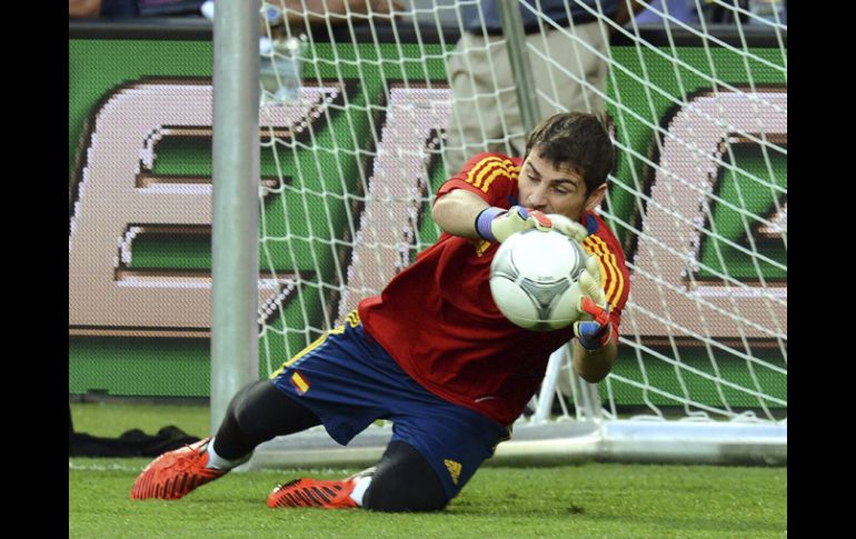 A 24 horas de la gran final de la Euro, Iker Casillas ofrece una rueda de prensa. AFP  /