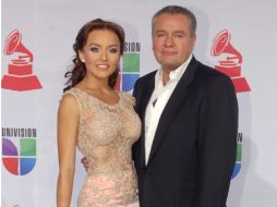 La actriz Angelique Boyer y el productor de televisión, José Alberto Castro. ARCHIVO  /