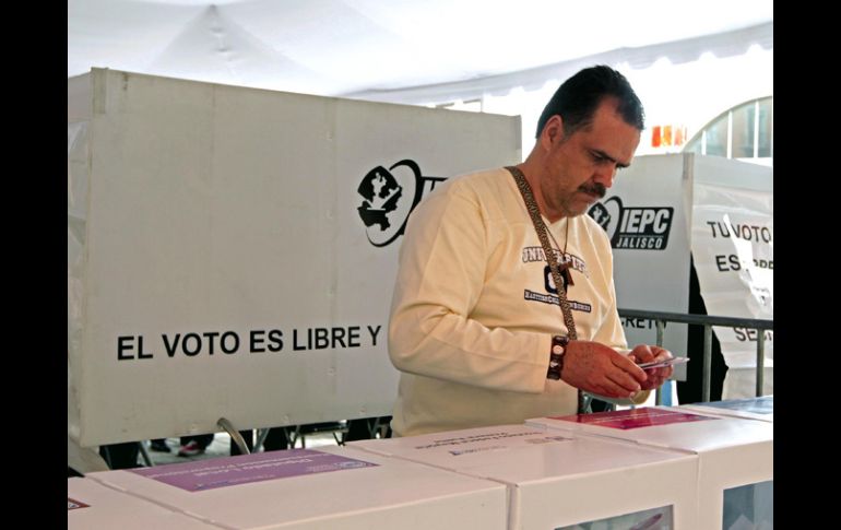 Las casillas permanecerán abiertas hasta las 18:00 horas, o hasta que ejerza su voto el último ciudadano en las filas. ARCHIVO  /