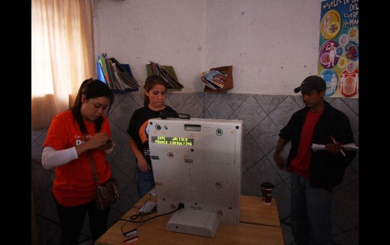 Foto de una estación instalada en el municipio de Ajijic, donde se instalaron urnas electrónicas.  AFP  /