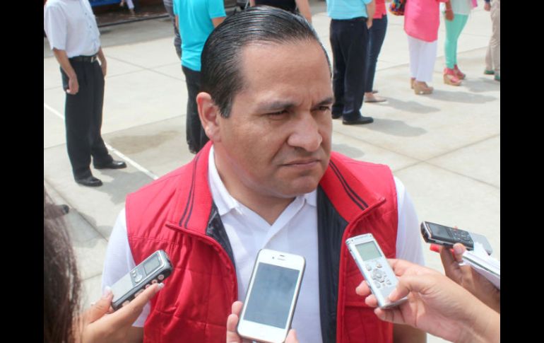 El dirigente estatal del tricolor, Eduardo Almaguer, después votar en el Colegio Cumbres en Bugambilias.  /