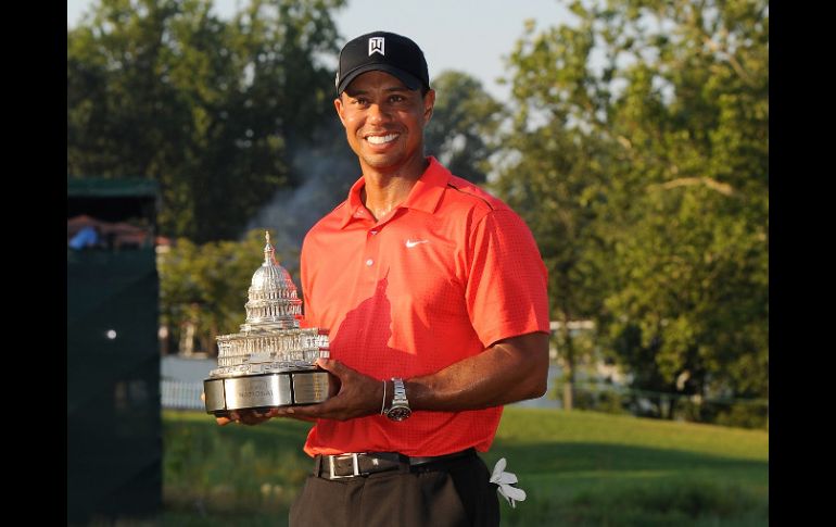 Woods se colocó en el primer lugar de la lista de ganancias de la Gira y en el sitio de honor de la FedEx Cup. AFP  /