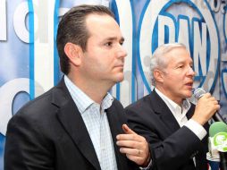 Rueda de prensa con el presidente del PAN estatal, Miguel Ángel Monraz Ibarra y Fernando Guzmán.  /