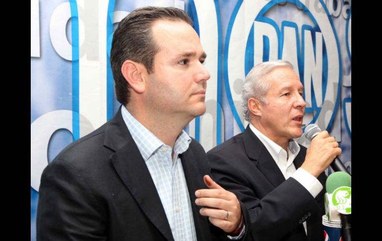 Rueda de prensa con el presidente del PAN estatal, Miguel Ángel Monraz Ibarra y Fernando Guzmán.  /