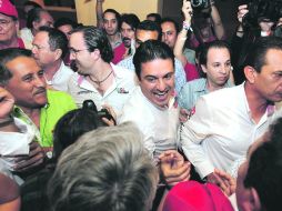 La tónica del PRI de anoche fue de celebración en torno al candidato a gobernador.  /