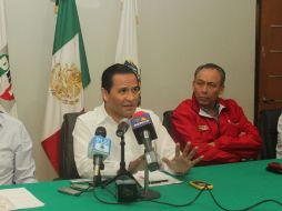 Rueda de prensa de Eduardo Almaguer, delegado PRI Jalisco (izq) y José Reyes Baeza , delegado nacional PRI (der).  /