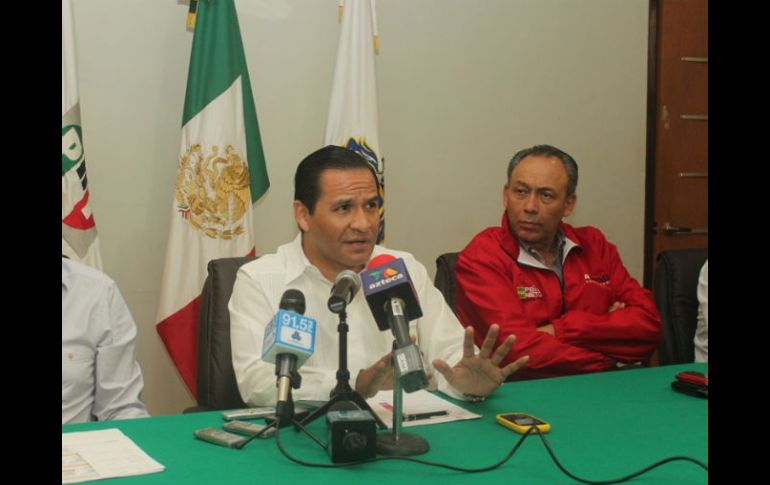 Rueda de prensa de Eduardo Almaguer, delegado PRI Jalisco (izq) y José Reyes Baeza , delegado nacional PRI (der).  /