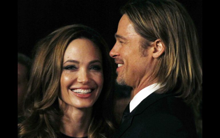 Angelina y Brad Pitt se encuentran preparando su boda. ARCHIVO  /