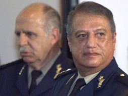 El general Arturo Acosta Chaparro (der), en una imagen del año 2002. ARCHIVO  /