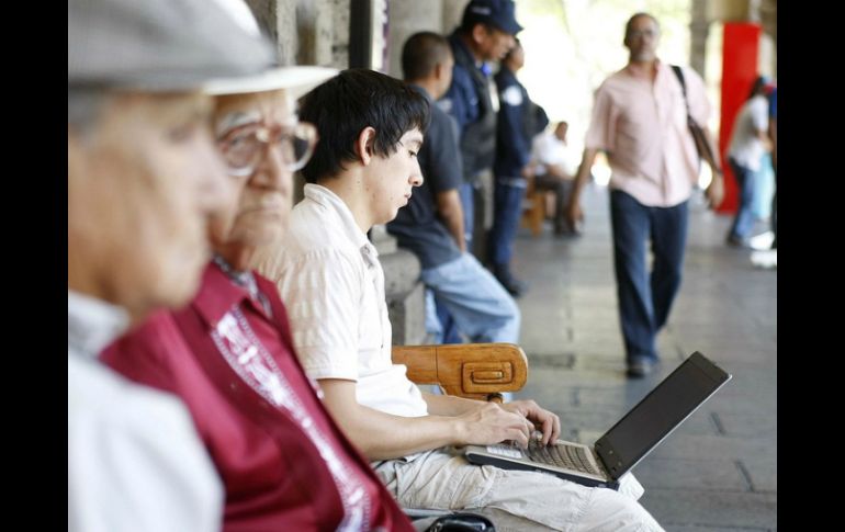 El uso de la banda ancha móvil aumentó de 8.0 a 15 % durante 2011. ARCHIVO  /