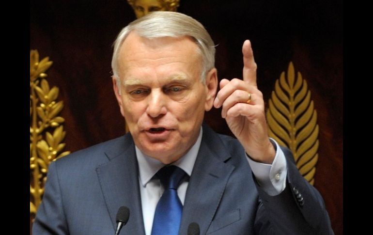 El primer ministro Jean-Marc Ayrault presentó el plan con que se pretende superar una situación de riesgo para sus finanzas. REUTERS  /