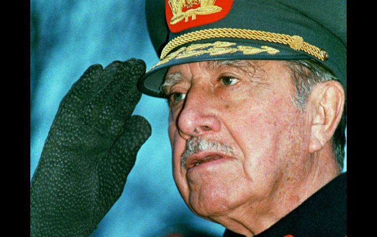 De la fortuna que Pinochet mantenía oculta, calculada en 26 MDD, sólo seis millones de dólares han sido justificados. AP  /