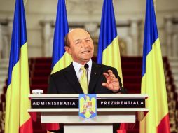 Basescu ya fue suspendido de sus funciones por los partidos que conforman  la coalición de la USL en mayo de 2007. AFP  /