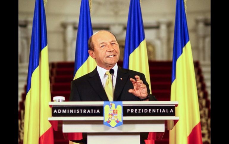 Basescu ya fue suspendido de sus funciones por los partidos que conforman  la coalición de la USL en mayo de 2007. AFP  /