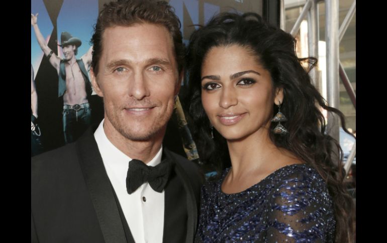 Matthew McConaughey y Camila Alves, su esposa asisten al estreno de ''Magic Mike''. AP  /