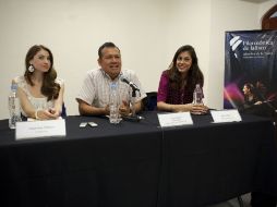 Megan Rose Williams, Sergio Hernández y Carla Dirlikov (de izq a der), en conferencia de prensa.  /