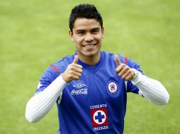 El mediocampista desmintió rumores sobre su paso por Europa y aseguró estar feliz en Cruz Azul, su nuevo club. ARCHIVO  /