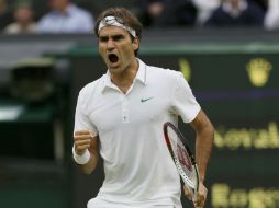 Roger Federer celebra tras derrotar a Djokovic, en la semifinal del Wimbledon. REUTERS  /