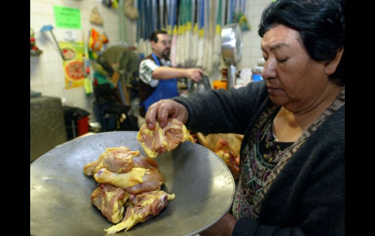 En la medida que permanezca el operativo especial sobre el pollo y el huevo, se dará información sobre el número de quejas. ARCHIVO  /