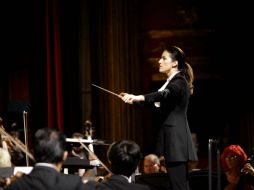 La directora de la Orquesta Filarmónica de Jalisco, Alondra de la Parra, se mostró llena de energía durante el recital.  /