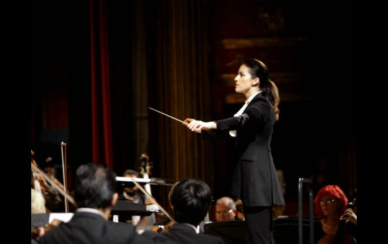 La directora de la Orquesta Filarmónica de Jalisco, Alondra de la Parra, se mostró llena de energía durante el recital.  /